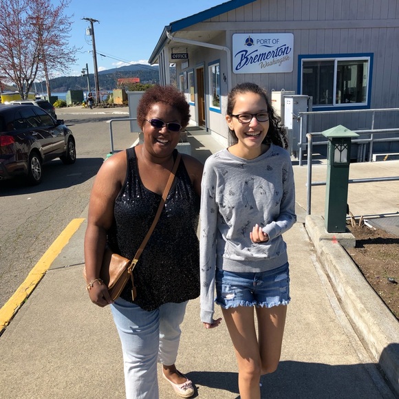 Posh Party Live Speaker & Consultant, Yolanda B. - Picture 9 of 10